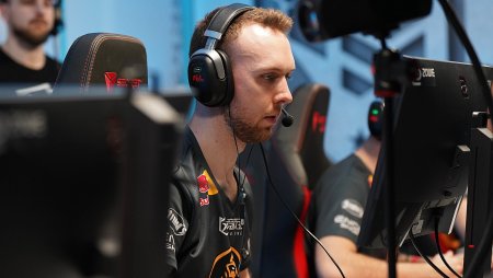 GLA1VE ASTRALIS ҮШІН ЕМЕС, 2016 ЖЫЛДАН БЕРІ АЛҒАШ РЕТ ІРІ ТУРНИРДЕ ОЙНАЙДЫ - ОЛ ЕКІ ӘЛЕМ ЧЕМПИОНАТЫН ҚАТАРЫНАН ӨТКІЗІП АЛДЫ.